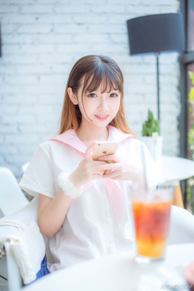 诸葛亮原本的计划是拿下蜀中，然后跟孙权交易，哪怕割让一些土地，甚至大半个荆州，让江东可以向北发展，这样一来，三家就有足够的理由精诚合作，至少在消灭掉吕布这个强敌之前，三家可以精诚合作，但如果不能拿下蜀中的话，刘备又有什么资格跟孙家谈判，荆州就那么大，如果割让给江东太多土地，那刘备以后要如何发展？